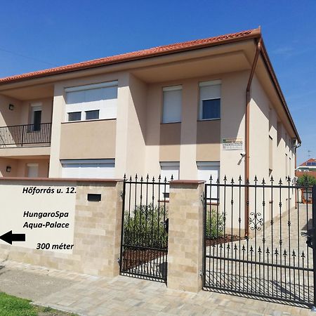 Imola Es Andrea Apartmanhaz 3 ไฮจ์ดุสโซบอสโล ภายนอก รูปภาพ
