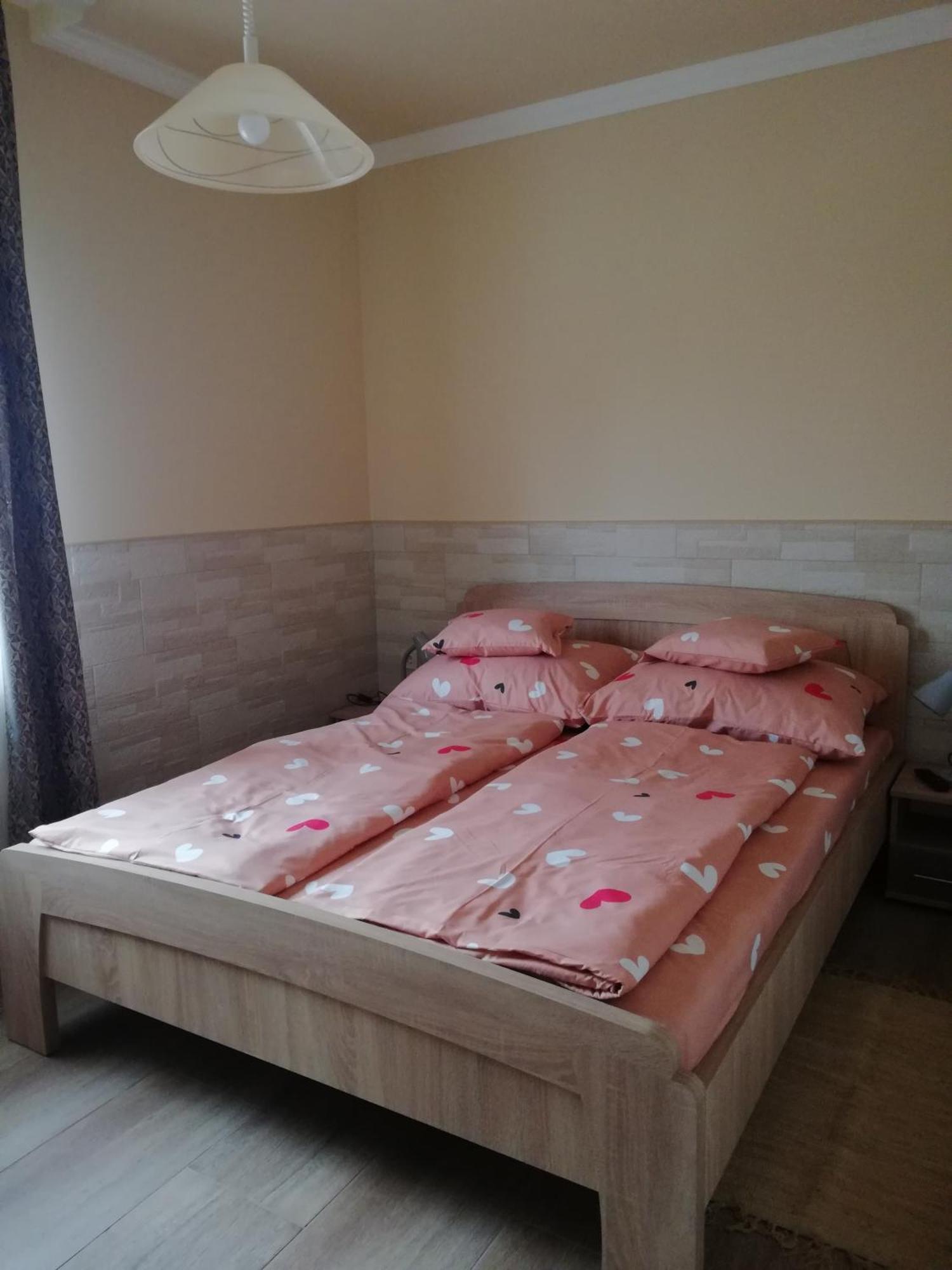 Imola Es Andrea Apartmanhaz 3 ไฮจ์ดุสโซบอสโล ภายนอก รูปภาพ
