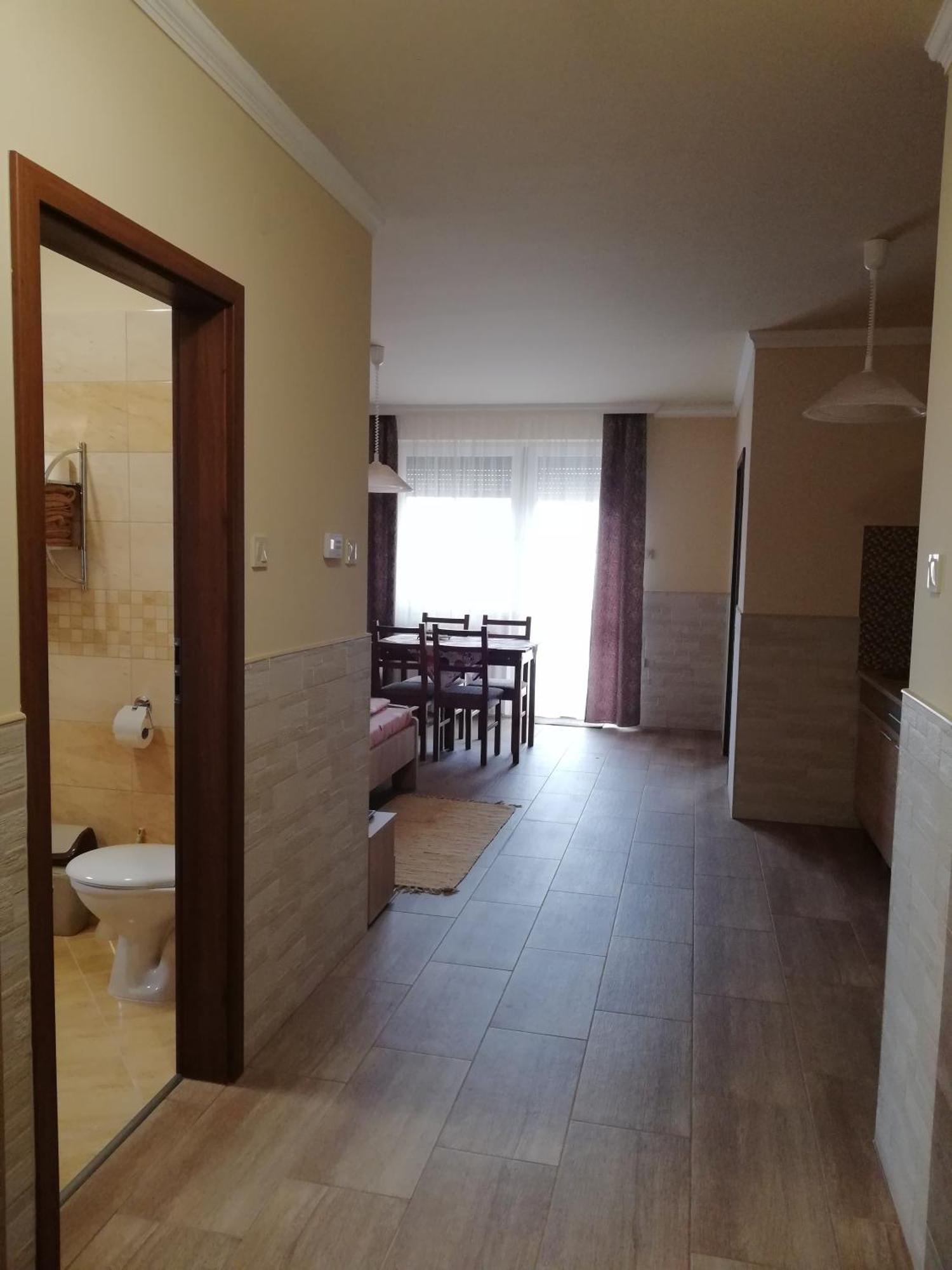 Imola Es Andrea Apartmanhaz 3 ไฮจ์ดุสโซบอสโล ภายนอก รูปภาพ