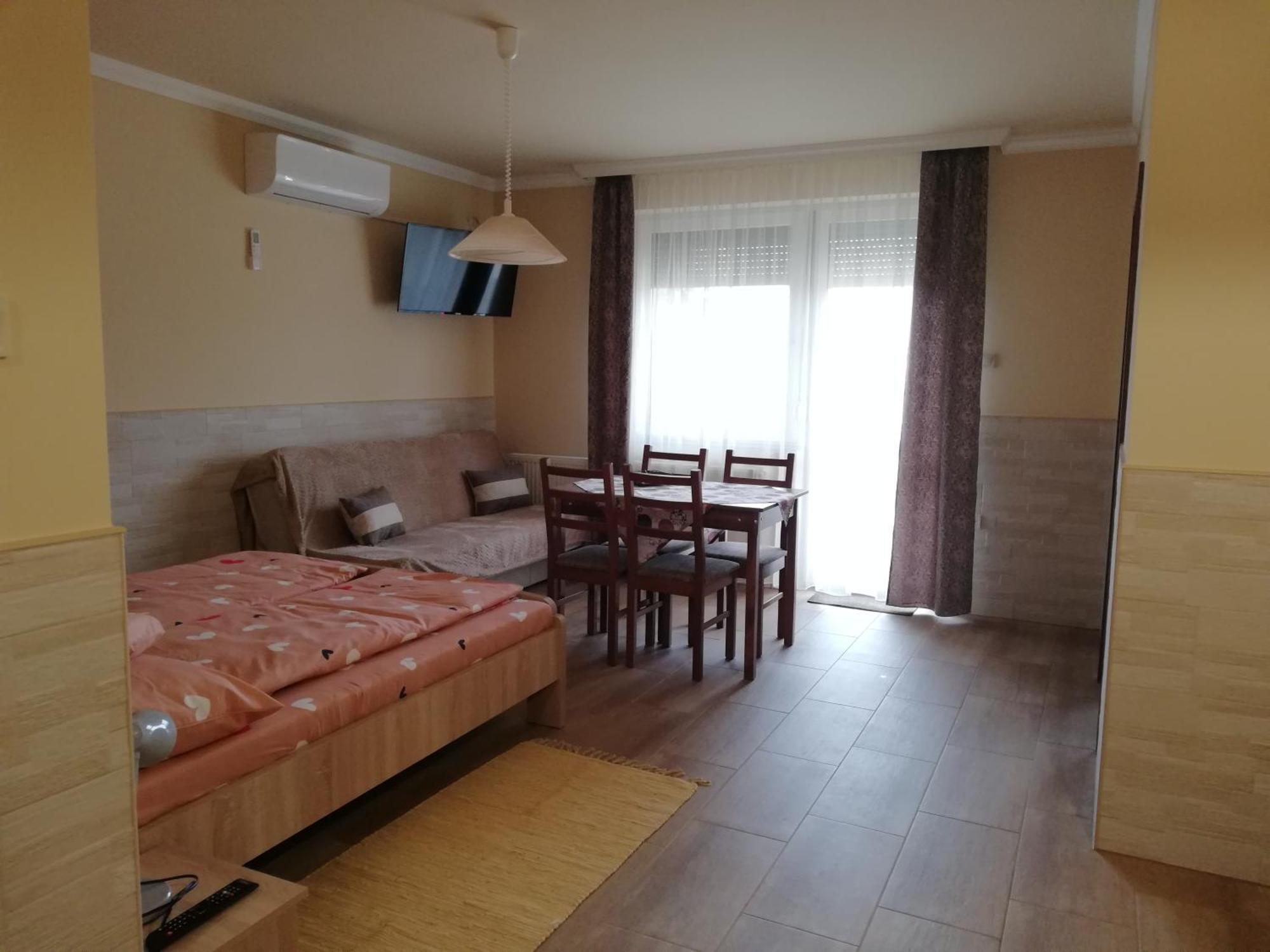 Imola Es Andrea Apartmanhaz 3 ไฮจ์ดุสโซบอสโล ภายนอก รูปภาพ