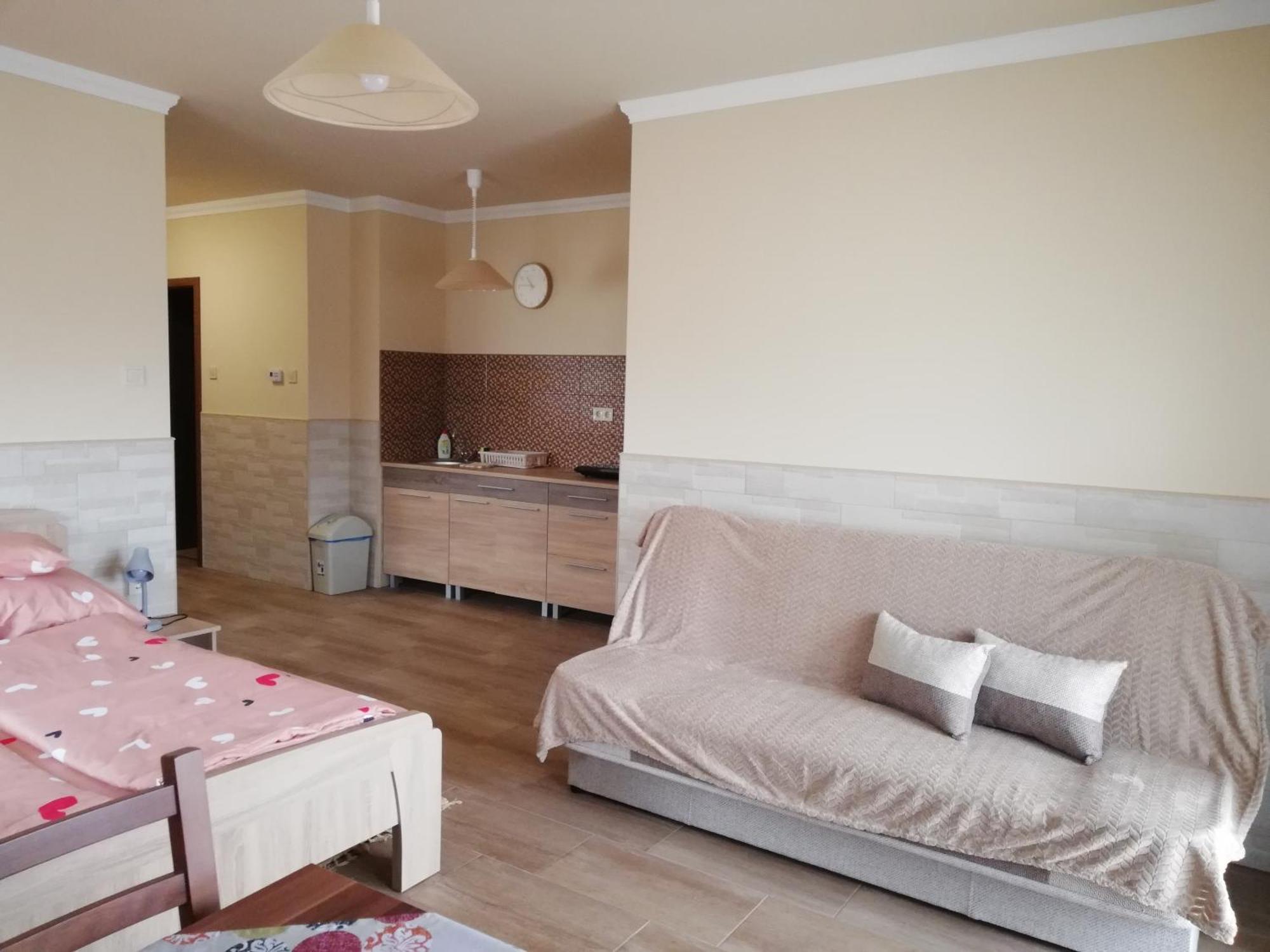 Imola Es Andrea Apartmanhaz 3 ไฮจ์ดุสโซบอสโล ภายนอก รูปภาพ