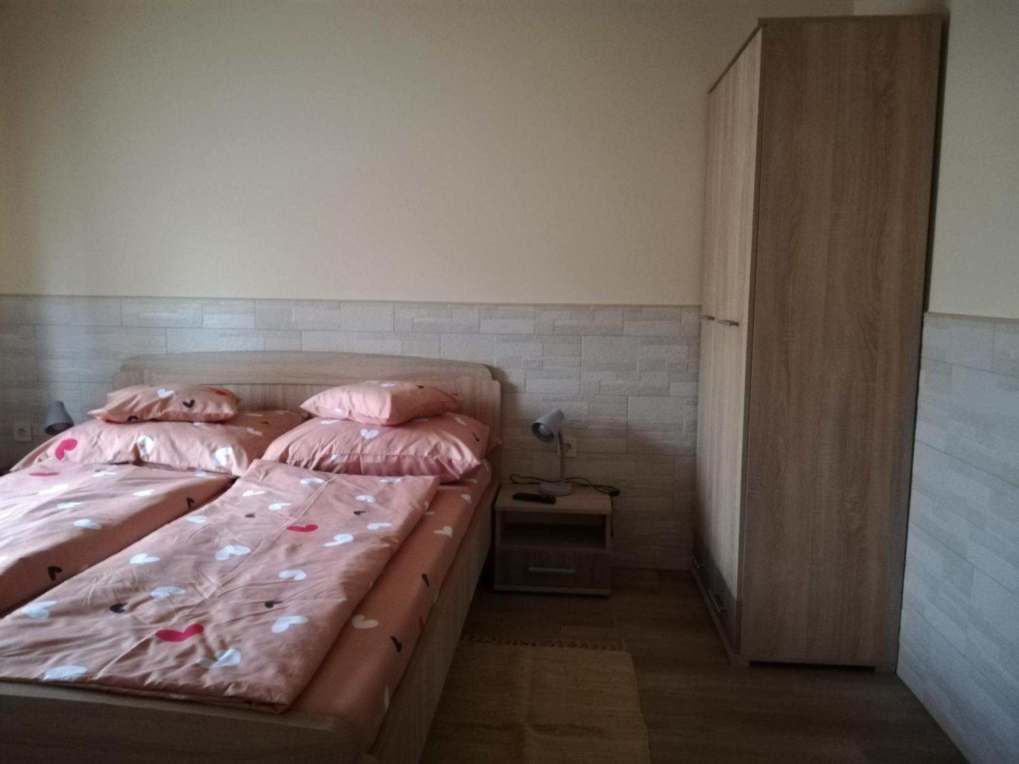 Imola Es Andrea Apartmanhaz 3 ไฮจ์ดุสโซบอสโล ภายนอก รูปภาพ
