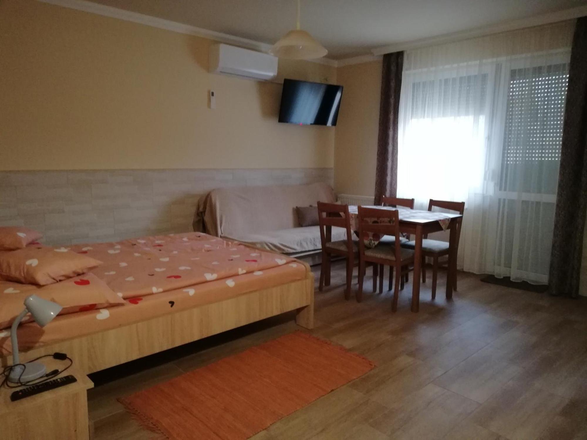 Imola Es Andrea Apartmanhaz 3 ไฮจ์ดุสโซบอสโล ภายนอก รูปภาพ