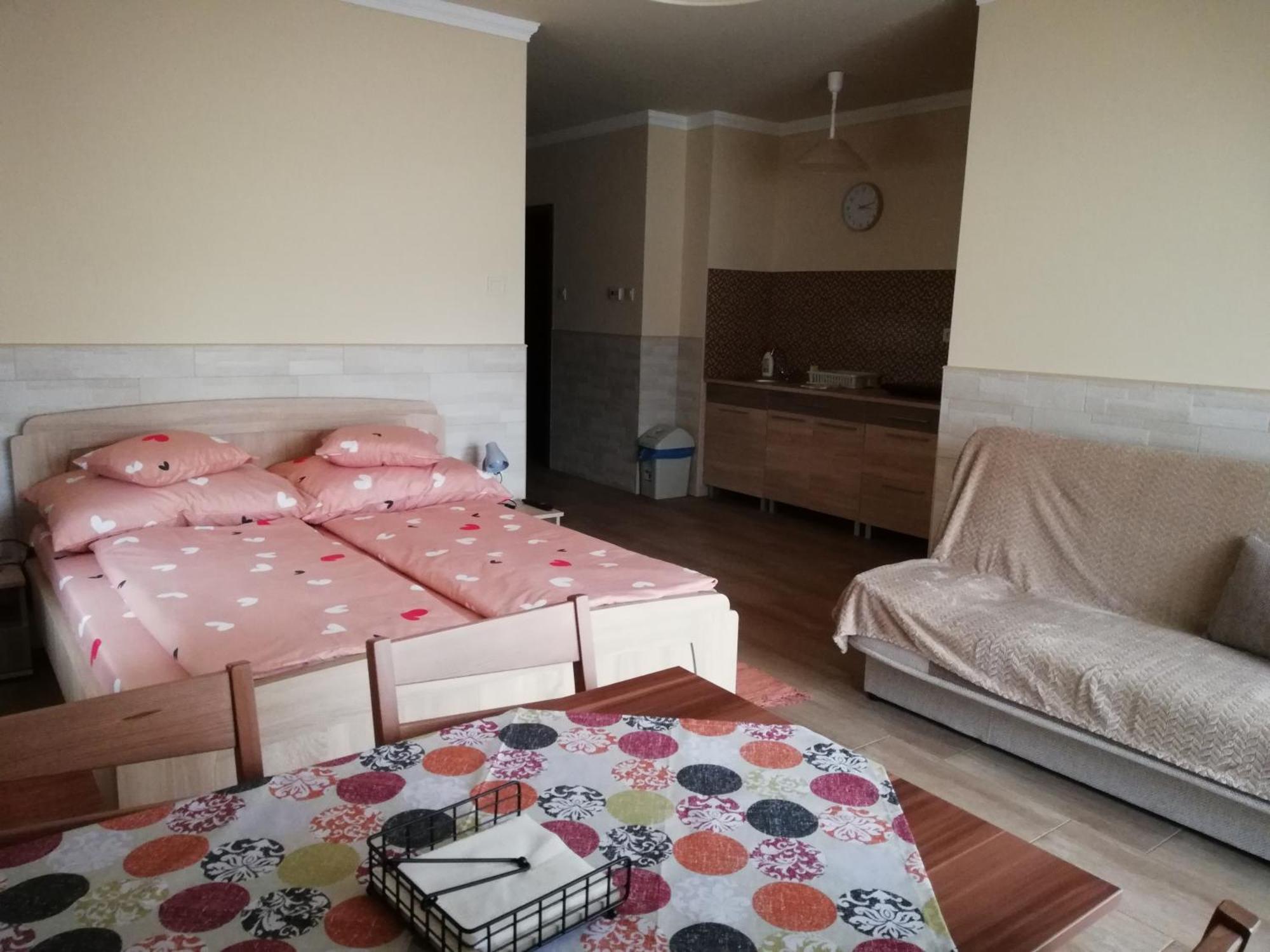 Imola Es Andrea Apartmanhaz 3 ไฮจ์ดุสโซบอสโล ภายนอก รูปภาพ