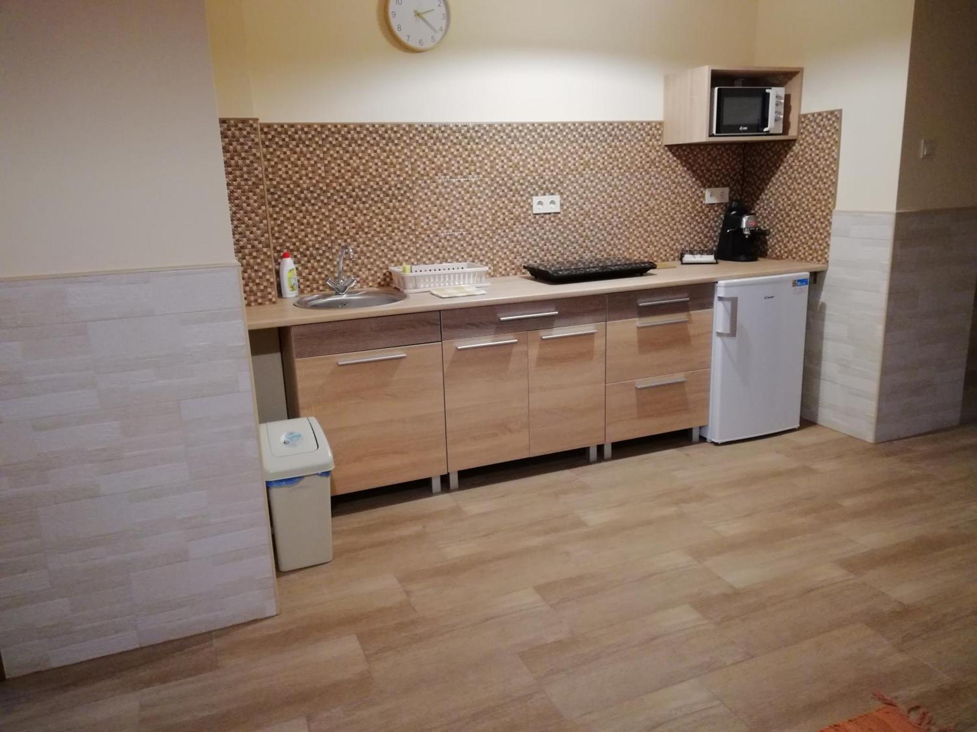 Imola Es Andrea Apartmanhaz 3 ไฮจ์ดุสโซบอสโล ภายนอก รูปภาพ